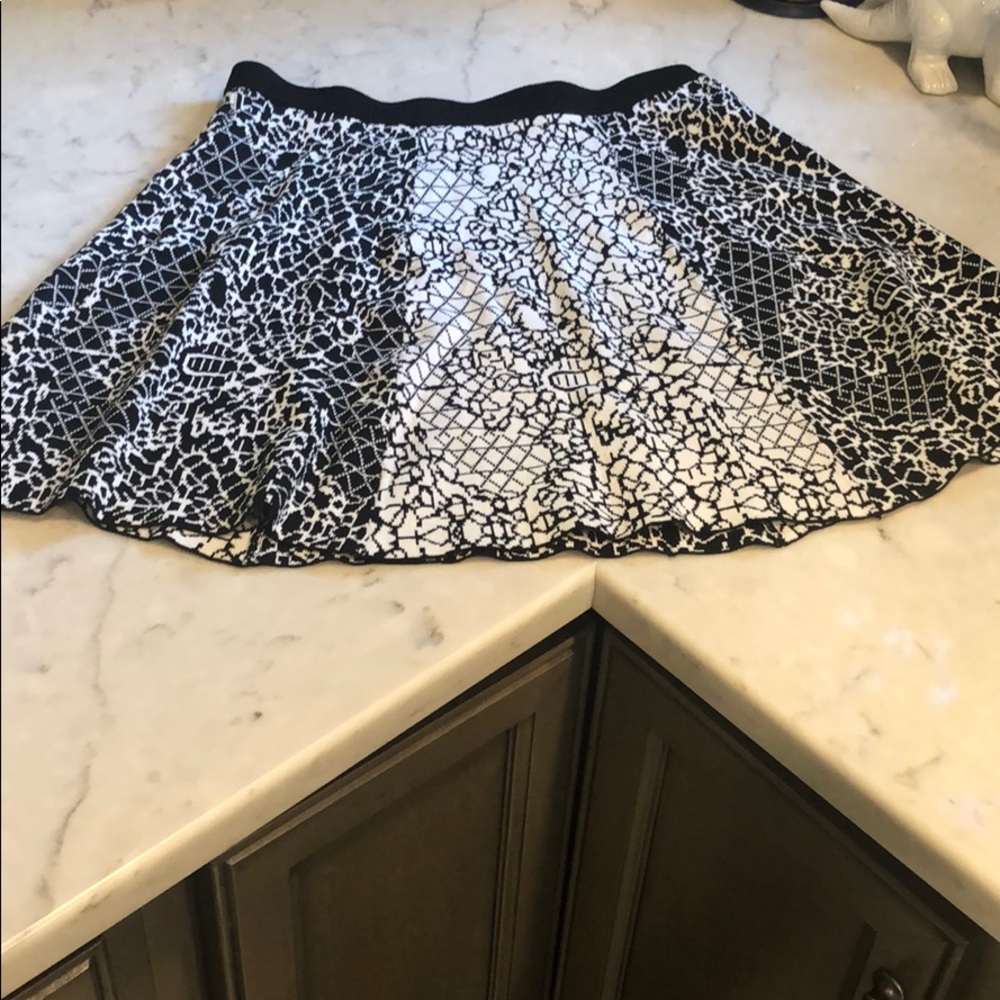 Banana Republic black skirt size M